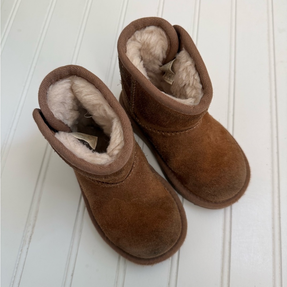 UGG Chestnut Brown Kids Shearling-Lined Suede Boots